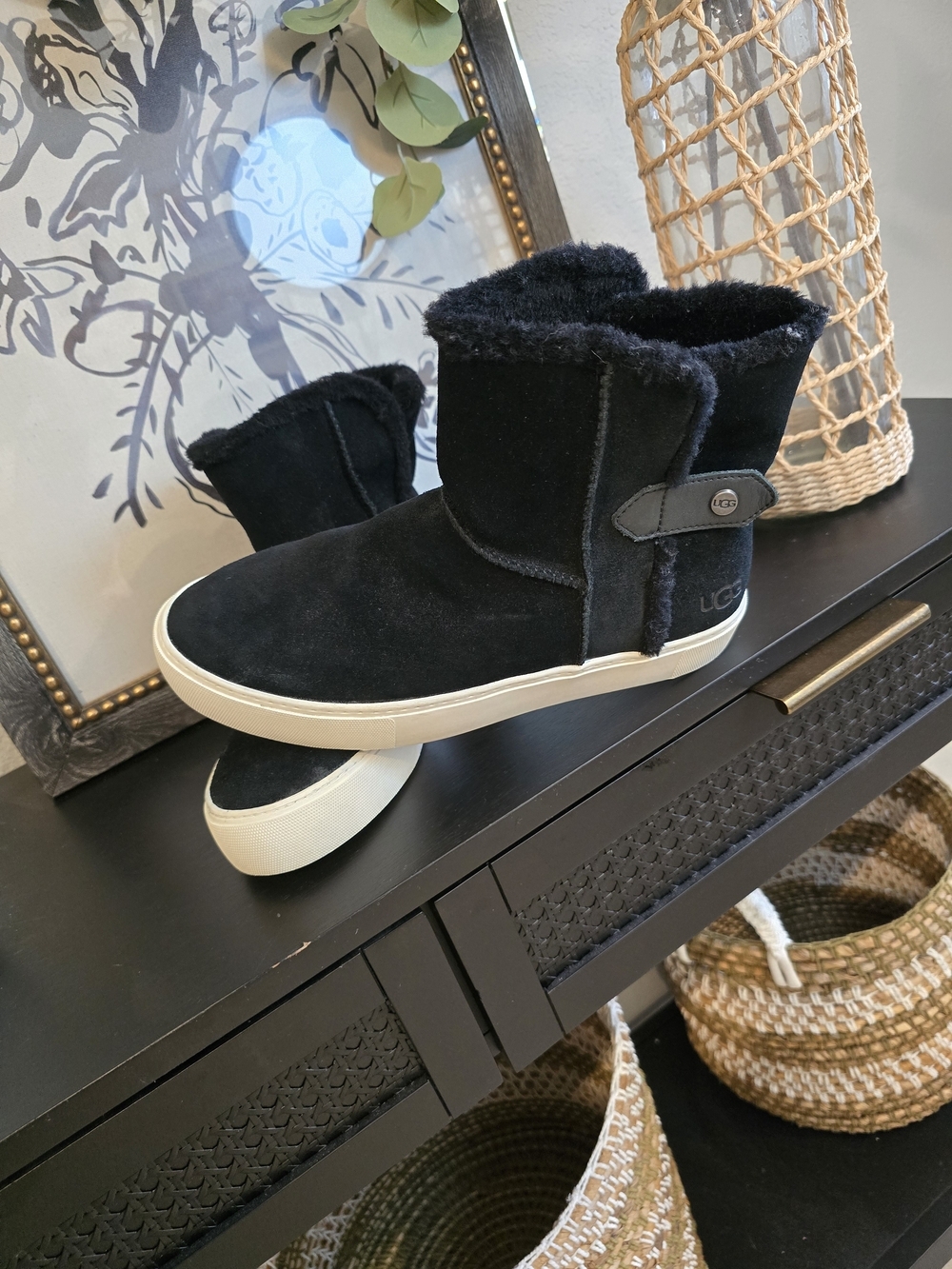 Ugg Women’s Aika Black Soft Suede Leather Booties Wool Lining 9